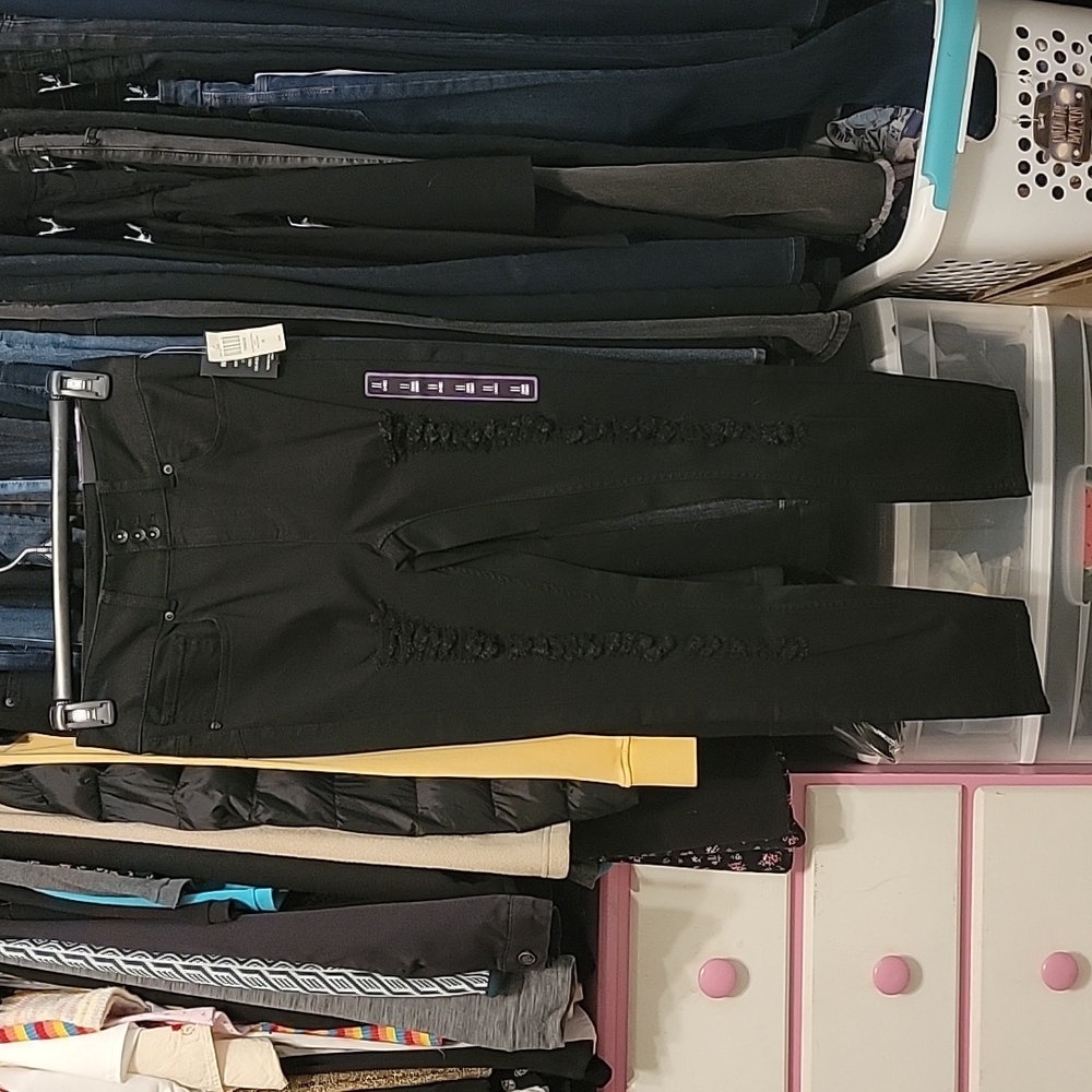 Hot Topic Hi-Rise Blk Super Dest Super Skinny Jeggings